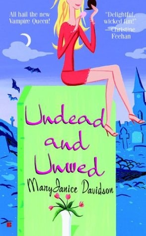 Okladka ksiazki undead and unwed